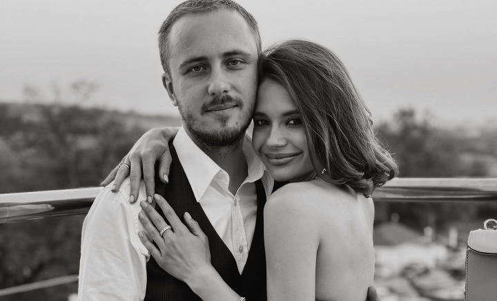 Se vede Gabriela Damir alături de Roman Burlaca până la adânci bătrâneți? Iată ce a răspuns influencerița - VIDEO
Se vede Gabriela Damir alături de Roman Burlaca până la adânci bătrâneți? Iată ce a răspuns influencerița - VIDEO