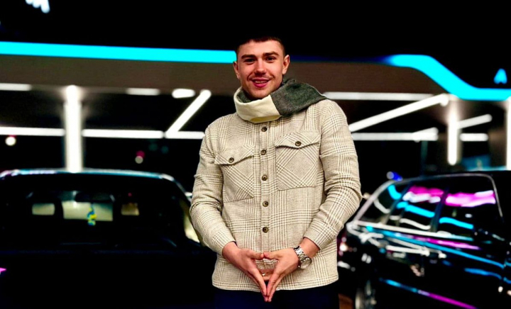 Dintr-un eșec a învățat, iar acolo, printre oale și tigăi, și-a descoperit pasiunea vieții. Cine este tânărul care face furori pe Internet, dar și cum gătește în aer liber, află astăzi, la O „Seară Perfectă” - VIDEO