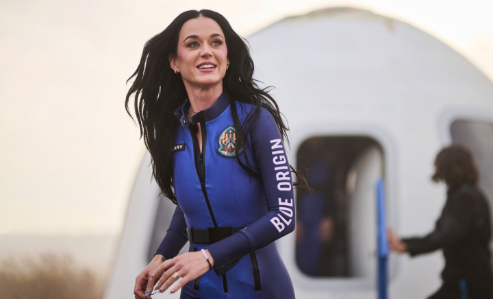 Momentul adorabil dintre Katy Perry și fiica ei, înainte de zborul în spațiu. Artista abia s-a putut dezlipi de micuța Daisy Momentul adorabil dintre Katy Perry și fiica ei, înainte de zborul în spațiu. Artista abia s-a putut dezlipi de micuța Daisy