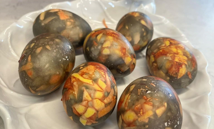 Ouăle dragon transformă tradiția într-o adevărată operă de artă. Cum poți obține asemenea frumuseți fără pic de colorant artificial? Află astăzi, la „O Seară Perfectă” - VIDEO Ouăle dragon transformă tradiția într-o adevărată operă de artă. Cum poți obține asemenea frumuseți fără pic de colorant artificial? Află astăzi, la „O Seară Perfectă” - VIDEO