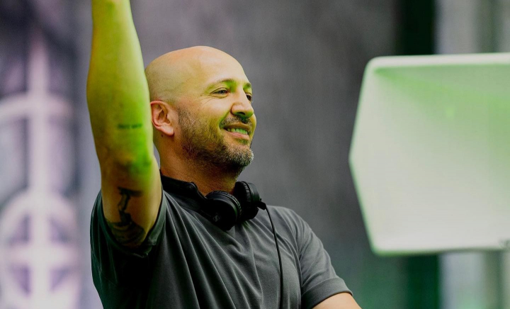 Chelia nu e un minus, ci un magnet! Vezi cine sunt cei mai de succes și carismatici bărbați din Moldova, care știu să facă un atu din lipsa părului - FOTO Chelia nu e un minus, ci un magnet! Vezi cine sunt cei mai de succes și carismatici bărbați din Moldova, care știu să facă un atu din lipsa părului - FOTO