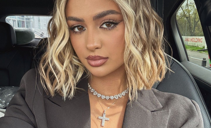 Iuliana Beregoi a stârnit un val de reacții în mediul online. Fanii, fascinați de apariția artistei - FOTO Iuliana Beregoi a stârnit un val de reacții în mediul online. Fanii, fascinați de apariția artistei - FOTO