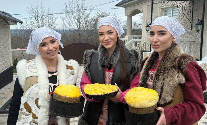 Reporterițele „O Seară Perfectă” în acțiune: au gătit cozonac și pască în cuptorul cu lemne, după o rețetă de peste 100 de ani. Vezi dacă s-au descurcat - VIDEO Reporterițele „O Seară Perfectă” în acțiune: au gătit cozonac și pască în cuptorul cu lemne, după o rețetă de peste 100 de ani. Vezi dacă s-au descurcat - VIDEO