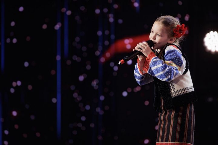 Andreea Tîrnăucă, eleva de 7 ani din Botoșani care te emoționează până la lacrimi cu povestea ei de viață: „Tata ne-a părăsit, că așa a vrut el” - VIDEO Andreea Tîrnăucă, eleva de 7 ani din Botoșani care te emoționează până la lacrimi cu povestea ei de viață: „Tata ne-a părăsit, că așa a vrut el” - VIDEO