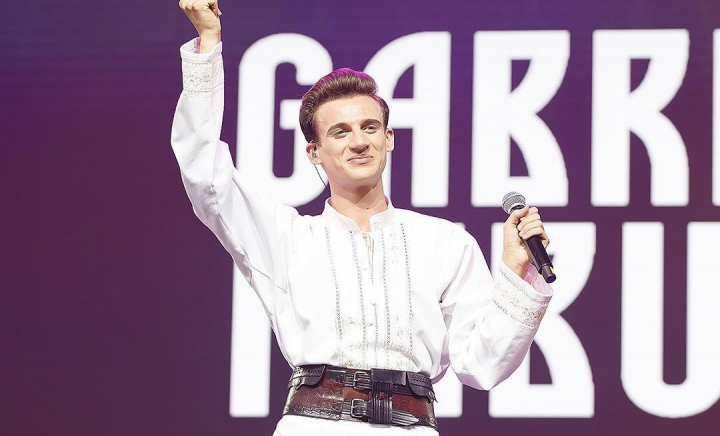 Petrecerea anului! Gabriel Nebunu a scris istorie cu ziua sa de naștere: invitați aleși pe sprânceană, muzică live și un decor de vis - VIDEO Petrecerea anului! Gabriel Nebunu a scris istorie cu ziua sa de naștere: invitați aleși pe sprânceană, muzică live și un decor de vis - VIDEO