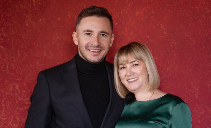 Flori, cadouri și lacrimi de fericire! De ce surpriză a avut parte mama lui Emilian Crețu cu ocazia zilei sale de naștere - VIDEO Flori, cadouri și lacrimi de fericire! De ce surpriză a avut parte mama lui Emilian Crețu cu ocazia zilei sale de naștere - VIDEO