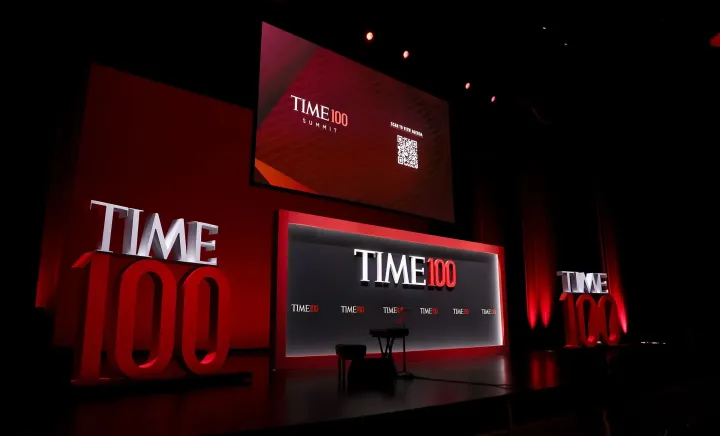 Cel mai bine îmbrăcate staruri pe covorul roșu al Galei Time 100. Vedetele au strălucit la evenimentul atât de așteptat - FOTO