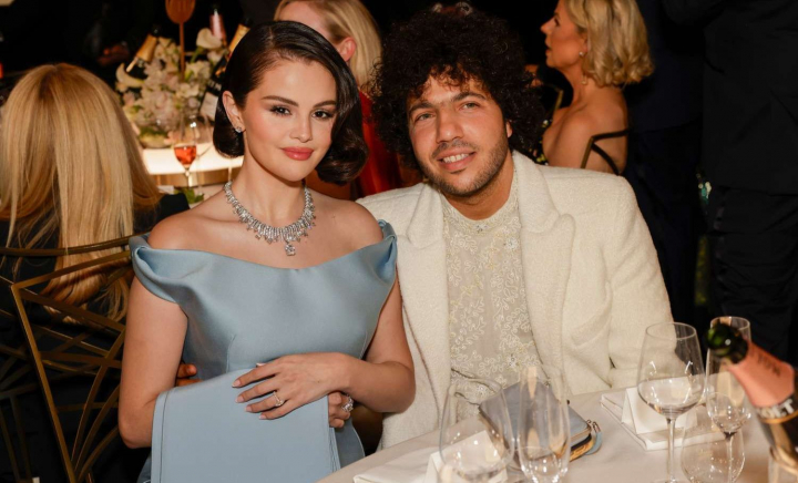 Selena Gomez și Benny Blanco, îndrăgostiți ca în liceu. Sesiune foto de bal într-un mall, cu limuzină și romantism la pachet - FOTO Selena Gomez și Benny Blanco, îndrăgostiți ca în liceu. Sesiune foto de bal într-un mall, cu limuzină și romantism la pachet - FOTO