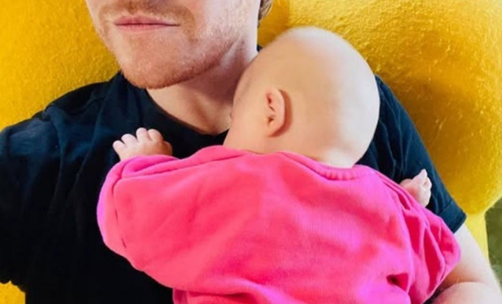 Vestea momentului în showbiz! Soția celebrului actor a născut. Prima imagine cu bebelușul - FOTO