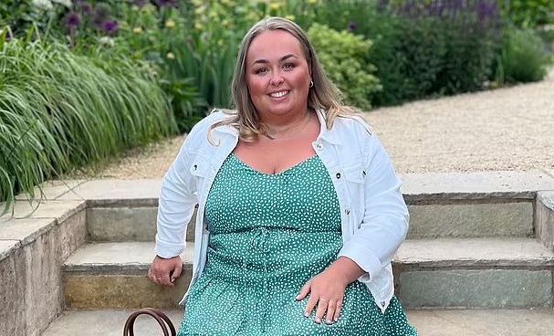 O tânără de 23 de ani a slăbit aproape 60 de kilograme, în doar 18 luni. Cum arată acum: „Ajunsesem să nu mai vreau să ies din casă” - FOTO O tânără de 23 de ani a slăbit aproape 60 de kilograme, în doar 18 luni. Cum arată acum: „Ajunsesem să nu mai vreau să ies din casă” - FOTO