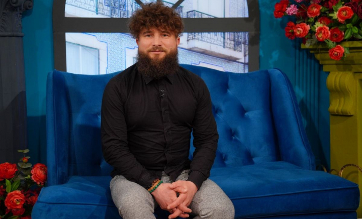 Schimbările se țin lanț pentru Misha Grossu! A emigrat, dar și a vizitat 10 țări în mai puțin de o lună - VIDEO Schimbările se țin lanț pentru Misha Grossu! A emigrat, dar și a vizitat 10 țări în mai puțin de o lună - VIDEO