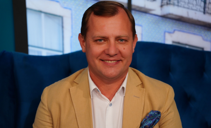 Sărbătoare mare în familia interpretului Aurel Chirtoacă. Cu această ocazie a lansat o nouă piesă - VIDEO
