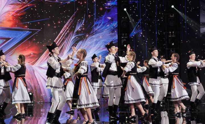 Ansamblul Codrenii din Republica Moldova - moment spectaculos de dans înfocat și voie bună. Au ajuns sau nu în marea finală - VIDEO Ansamblul Codrenii din Republica Moldova - moment spectaculos de dans înfocat și voie bună. Au ajuns sau nu în marea finală - VIDEO