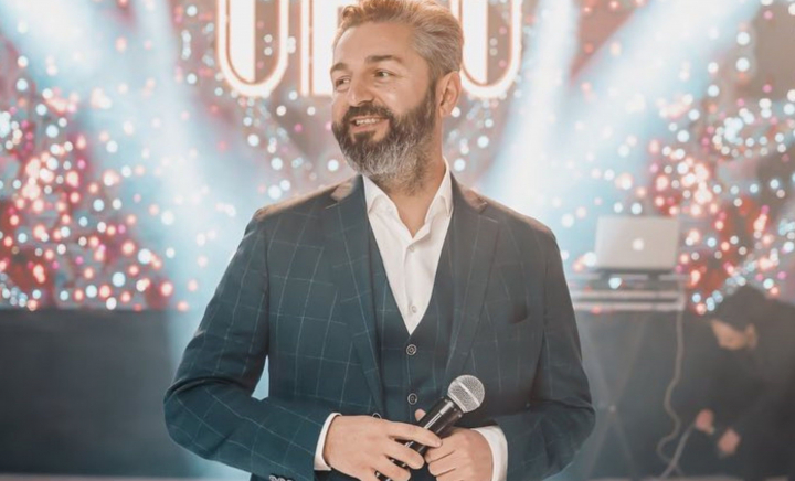 Ultimele repetiţii pentru „Deschide-ţi inima”! Ce piese va interpreta Adrian Ursu la concertul din acest weekend, dar și cum își va surprinde publicul - VIDEO