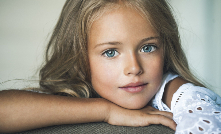 I s-a spus că e „cea mai frumoasă fată din lume”, iar acum a vorbit despre criticile primite. Cum arată la 19 ani - FOTO I s-a spus că e „cea mai frumoasă fată din lume”, iar acum a vorbit despre criticile primite. Cum arată la 19 ani - FOTO