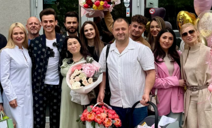 Victoria Roșca, externată din maternitate chiar de ziua ei de naștere! Iată cum a fost surprinsă actrița de către prieteni - VIDEO