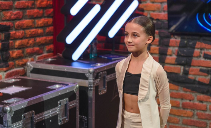 Anastasia Burada, moment de dans contemporan de excepție la Românii au Talent. Dragoș Bucur a aplaudat în picioare: „Ar fi nedrept să nu fi în finală” - VIDEO Anastasia Burada, moment de dans contemporan de excepție la Românii au Talent. Dragoș Bucur a aplaudat în picioare: „Ar fi nedrept să nu fi în finală” - VIDEO