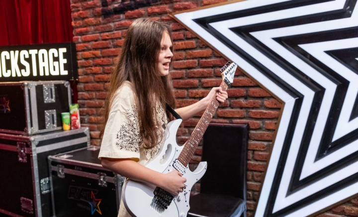 Patrick Nicoară a uluit publicul după ce a interpretat Sonata lui Beethoven la chitară, cu toate că a avut probleme cu instrumentul, la Românii au Talent! Jurații l-au aplaudat: „Ai reușit să îți păstrezi calmul...” - VIDEO Patrick Nicoară a uluit publicul după ce a interpretat Sonata lui Beethoven la chitară, cu toate că a avut probleme cu instrumentul, la Românii au Talent! Jurații l-au aplaudat: „Ai reușit să îți păstrezi calmul...” - VIDEO