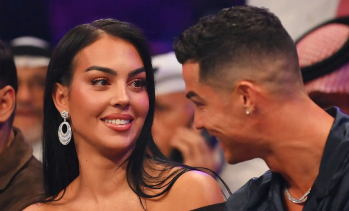 Georgina Rodriguez, look spectaculos inspirat de Lady Di la Met Gala 2025. Iubita lui Cristiano Ronaldo a făcut furori pe covorul roșu - FOTO Georgina Rodriguez, look spectaculos inspirat de Lady Di la Met Gala 2025. Iubita lui Cristiano Ronaldo a făcut furori pe covorul roșu - FOTO