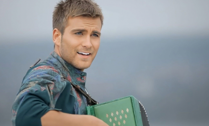 Fanii lui Ionel Istrati îi sar în apărare după ce interpretul a fost criticat de Emilian Crețu - VIDEO Fanii lui Ionel Istrati îi sar în apărare după ce interpretul a fost criticat de Emilian Crețu - VIDEO