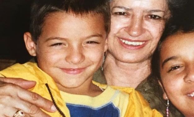 Îl recunoști pe puști? Azi umple stadioane și are milioane de fani în întreaga lume - FOTO Îl recunoști pe puști? Azi umple stadioane și are milioane de fani în întreaga lume - FOTO