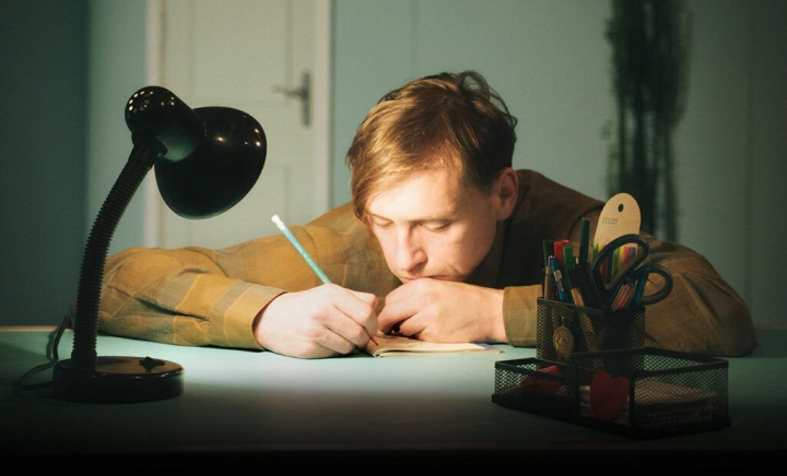 „Doggy - o nouă premieră la Teatrul Național „Mihai Eminescu”! Spectacolul reflectă realitatea zilelor noastre, dar și o poveste de iubire adolescentină - VIDEO „Doggy - o nouă premieră la Teatrul Național „Mihai Eminescu”! Spectacolul reflectă realitatea zilelor noastre, dar și o poveste de iubire adolescentină - VIDEO