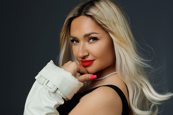 Îți mai amintești piesa „Polițistul” de Anatol Dumitraș? La 35 de ani de la lansare, interpreta Ala Zasmenco i-a dat o nouă viață - VIDEO Îți mai amintești piesa „Polițistul” de Anatol Dumitraș? La 35 de ani de la lansare, interpreta Ala Zasmenco i-a dat o nouă viață - VIDEO