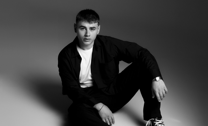 Maréj a lansat „Piesa asta-i foc” și fanii sunt în delir: „Hitul verii, garantat” - VIDEO Maréj a lansat „Piesa asta-i foc” și fanii sunt în delir: „Hitul verii, garantat” - VIDEO