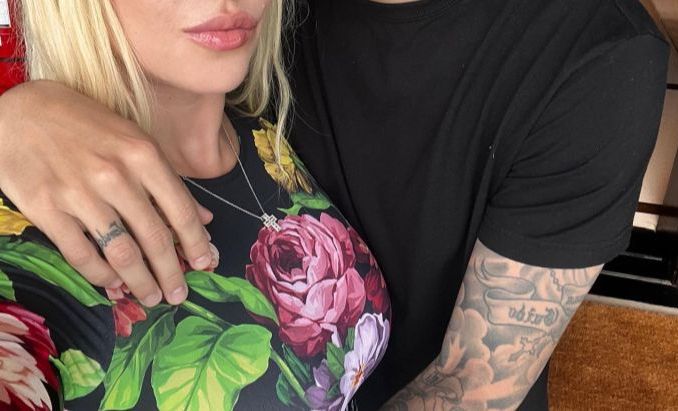 Soția unei vedete a fost prinsă cu mâța în sac! Gestul care a trădat-o. Încă o dată s-a dovedit că minciuna are picioare scurte
Soția unei vedete a fost prinsă cu mâța în sac! Gestul care a trădat-o. Încă o dată s-a dovedit că minciuna are picioare scurte