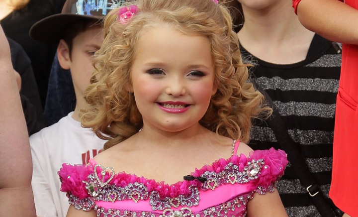 O prezență care nu trecea neobservată, dar cu o copilărie marcată de traume. Ce face azi, la 19 ani, Honey Boo Boo, fetița care participa la concursuri de Miss - FOTO/VIDEO
O prezență care nu trecea neobservată, dar cu o copilărie marcată de traume. Ce face azi, la 19 ani, Honey Boo Boo, fetița care participa la concursuri de Miss - FOTO/VIDEO