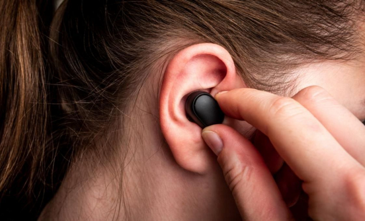 Iată prin ce sunt periculoase căștile! Inga Ganaciuc, medic ORL: „Pot duce la pierderea auzului, nu este un mit” - VIDEO Iată prin ce sunt periculoase căștile! Inga Ganaciuc, medic ORL: „Pot duce la pierderea auzului, nu este un mit” - VIDEO