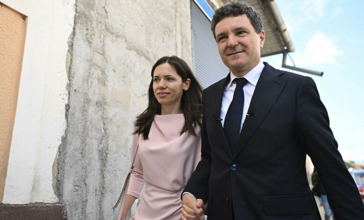 Cine este Mirabela Grădinaru, noua primă doamnă a României. Discretă, dar determinată, e alături de Nicușor Dan de 20 de ani Cine este Mirabela Grădinaru, noua primă doamnă a României. Discretă, dar determinată, e alături de Nicușor Dan de 20 de ani