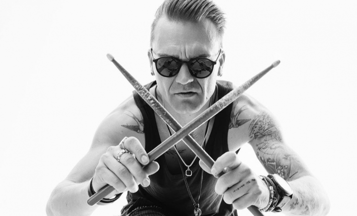 El este unul dintre puținii oameni care îl cunosc pe Dan Bălan cu adevărat! Toboșarul Petru Moiseev a povestit cum este fostul membru al trupei O-Zone în viața de zi cu zi, dacă este sau nu dur, dar și de ce nu își afișează viața în online - VIDEO El este unul dintre puținii oameni care îl cunosc pe Dan Bălan cu adevărat! Toboșarul Petru Moiseev a povestit cum este fostul membru al trupei O-Zone în viața de zi cu zi, dacă este sau nu dur, dar și de ce nu își afișează viața în online - VIDEO