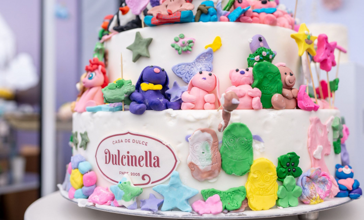 Trei recorduri în acelaşi timp! Dulcinella a creat cel mai mic, cel mai mare, dar şi cel mai greu tort din Republica Moldova - VIDEO Trei recorduri în acelaşi timp! Dulcinella a creat cel mai mic, cel mai mare, dar şi cel mai greu tort din Republica Moldova - VIDEO