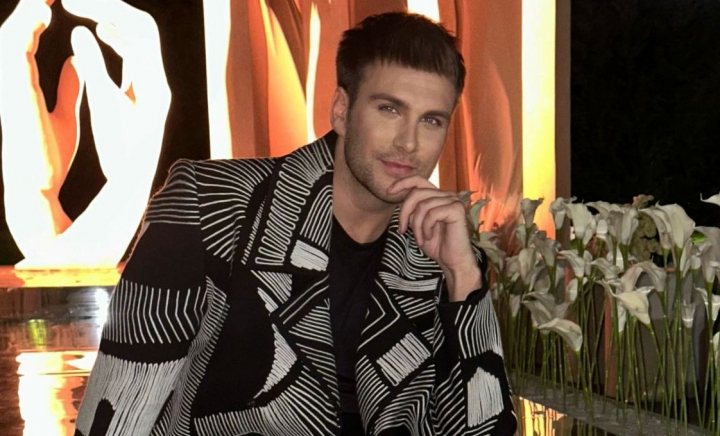 Nu-ți va veni să crezi! Iată ce au în comun Ionel Istrati și Steve Jobs - FOTO/VIDEO Nu-ți va veni să crezi! Iată ce au în comun Ionel Istrati și Steve Jobs - FOTO/VIDEO