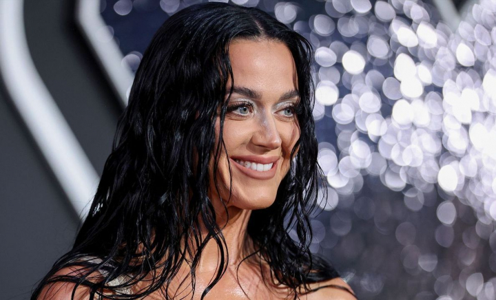 Katy Perry s-a oprit în mijlocul concertului pentru a „mustra” o fana: „I-ai trimis mesaje logodnicului meu” Katy Perry s-a oprit în mijlocul concertului pentru a „mustra” o fana: „I-ai trimis mesaje logodnicului meu”