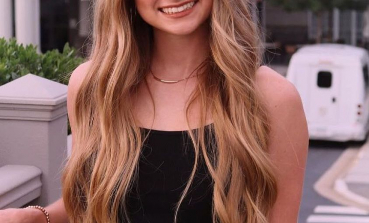 O influenceriță de doar 19 ani a murit după doar câteva luni de când a fost diagnosticată cu cancer. Ce au descoperit medicii în urma unui RMN - FOTO O influenceriță de doar 19 ani a murit după doar câteva luni de când a fost diagnosticată cu cancer. Ce au descoperit medicii în urma unui RMN - FOTO