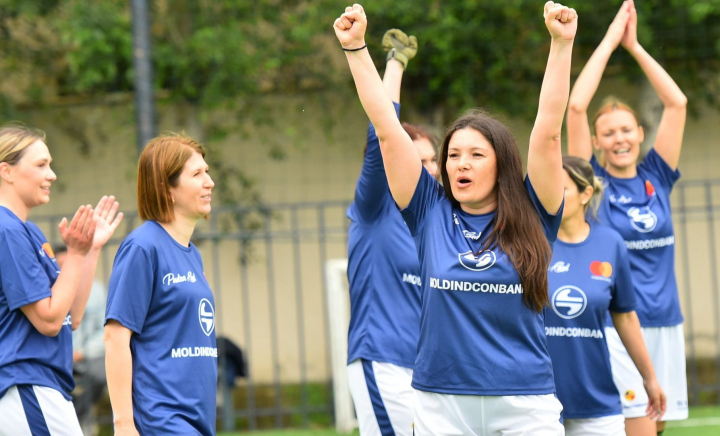 Patru echipe de femei din diferite domenii au demonstrat că fotbalul poate fi mai mult decât un sport. Iată cine a câștigat meciul caritabil - VIDEO Patru echipe de femei din diferite domenii au demonstrat că fotbalul poate fi mai mult decât un sport. Iată cine a câștigat meciul caritabil - VIDEO