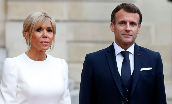 De ce pare că Brigitte Macron l-a pocnit în nas pe Emmanuel Macron. Un martor aflat în avionul prezidențial povestește ce s-a întâmplat în realitate - VIDEO De ce pare că Brigitte Macron l-a pocnit în nas pe Emmanuel Macron. Un martor aflat în avionul prezidențial povestește ce s-a întâmplat în realitate - VIDEO