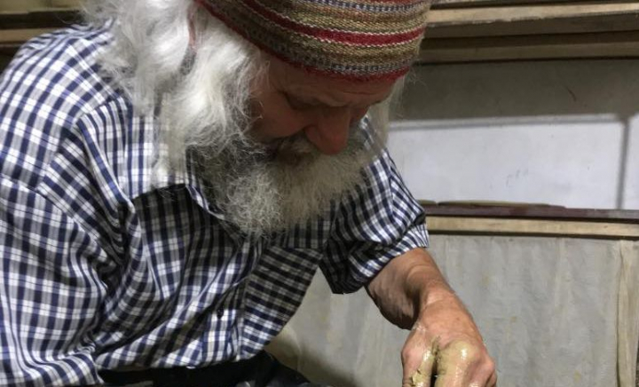 Victor Hurghiș e dovada vie că pasiunea nu are vârstă. Fost marinar, azi este singurul olar din Moldova care produce ceramică neagră, în timpul liber merge pe monociclu, dar asta nu e tot. Ce alte hobby-uri mai are, află astăzi, „la O Seară Perfectă” - VIDEO