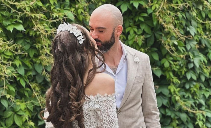 O artistă, care a cucerit toate topurile cu piesele sale, s-a căsătorit în mare secret. A ajuns în fața ofițerului de stare civilă la șase luni de la logodnă: „Cea mai frumoasă zi din viața mea” - FOTO O artistă, care a cucerit toate topurile cu piesele sale, s-a căsătorit în mare secret. A ajuns în fața ofițerului de stare civilă la șase luni de la logodnă: „Cea mai frumoasă zi din viața mea” - FOTO