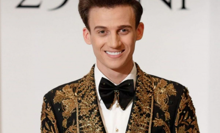 Gabriel Nebunu a fost invitat de către ambasadorul Uniunii Europene, pentru a-i mulțumi că reușește să atragă un public atât de numeros în cadrul turneului „Un show Nebun” - FOTO Gabriel Nebunu a fost invitat de către ambasadorul Uniunii Europene, pentru a-i mulțumi că reușește să atragă un public atât de numeros în cadrul turneului „Un show Nebun” - FOTO