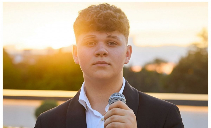 Imagini de colecție! Vezi cum arătau vedetele de la noi în copilărie și cât de mult s-au schimbat odată cu trecerea timpului - FOTO/VIDEO