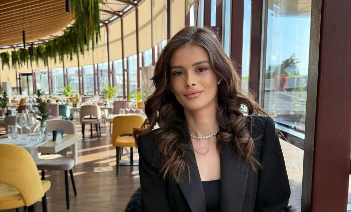 O influenceriță din România, ucisă în plină stradă! Tânăra, însărcinată pentru a doua oară, se afla cu fetița ei în momentul atacului O influenceriță din România, ucisă în plină stradă! Tânăra, însărcinată pentru a doua oară, se afla cu fetița ei în momentul atacului