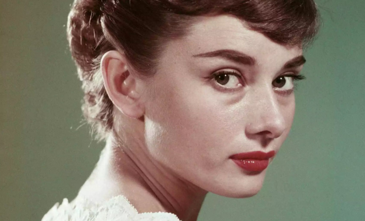 Actori care au făcut o pauză îndelungată între filme și au revenit spectaculos în fața publicului - FOTO Actori care au făcut o pauză îndelungată între filme și au revenit spectaculos în fața publicului - FOTO