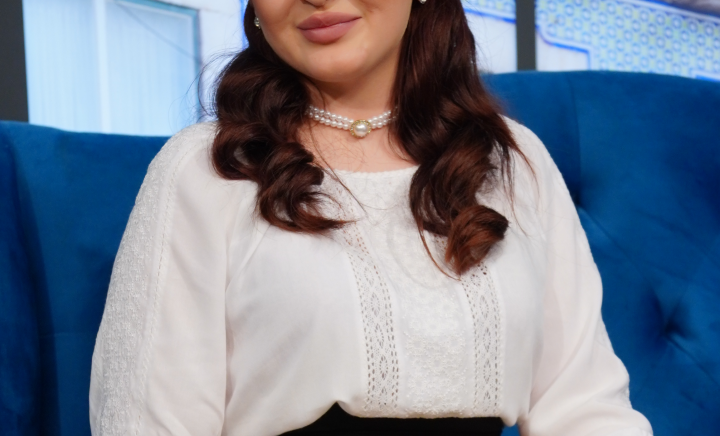 De nerecunoscut! Cine este interpreta de la noi care a slăbit 10 kilograme în 3 luni și s-a făcut șatenă - VIDEO De nerecunoscut! Cine este interpreta de la noi care a slăbit 10 kilograme în 3 luni și s-a făcut șatenă - VIDEO