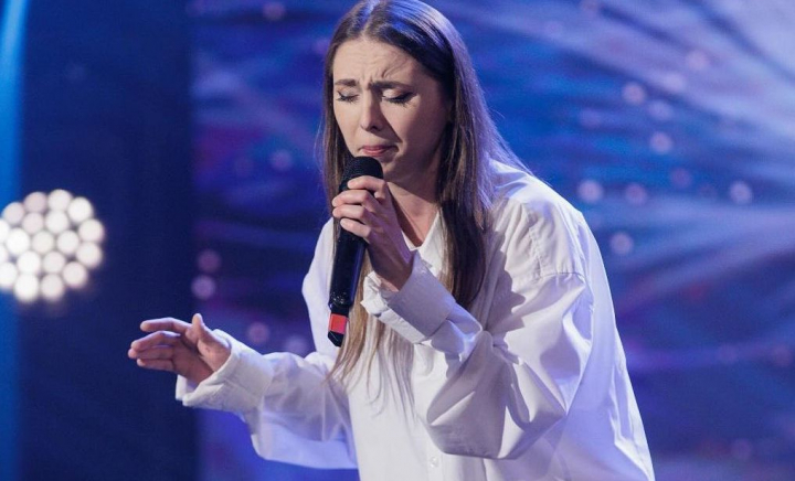 Cei din jur îi spuneau că seamănă cu Baba Cloanța și că nu poate cânta, dar acum a impresionat toată țara. Povestea moldovencei Veronica Odagiu - VIDEO Cei din jur îi spuneau că seamănă cu Baba Cloanța și că nu poate cânta, dar acum a impresionat toată țara. Povestea moldovencei Veronica Odagiu - VIDEO