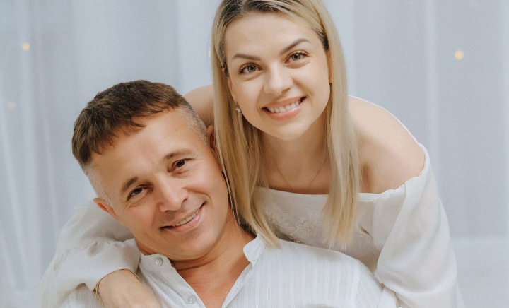 Teodor Cârnaț i-a făcut o promisiune soției sale după ce aceasta a anunțat că este însărcinată pentru a zecea oară. Despre ce este vorba - FOTO/VIDEO Teodor Cârnaț i-a făcut o promisiune soției sale după ce aceasta a anunțat că este însărcinată pentru a zecea oară. Despre ce este vorba - FOTO/VIDEO