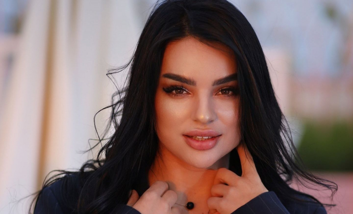 Mihaela Cavcaliuc - cerută de soție, în direct, la TV! Influencerița și-a găsit dragostea la o emisiune de peste Prut - VIDEO Mihaela Cavcaliuc - cerută de soție, în direct, la TV! Influencerița și-a găsit dragostea la o emisiune de peste Prut - VIDEO