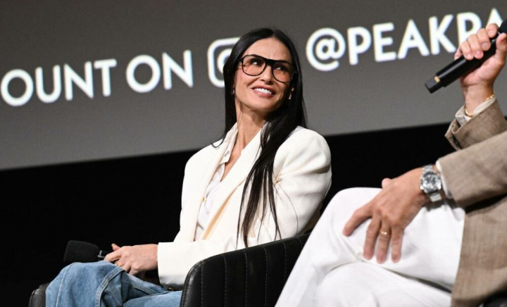 Demi Moore, apariție de senzație în cadrul unui eveniment monden. Ce ținuta a purtat actrița în vârstă de 62 de ani - FOTO Demi Moore, apariție de senzație în cadrul unui eveniment monden. Ce ținuta a purtat actrița în vârstă de 62 de ani - FOTO